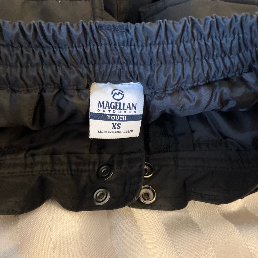 Magellan Kid’s Black Snowpants - Picture 5 of 5